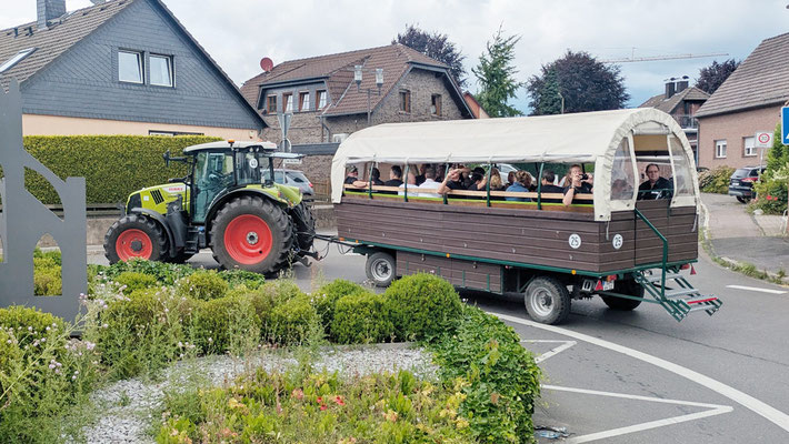 Planwagen für 24 Persoenen