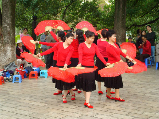Groupe de danseuses - parc Cuihu