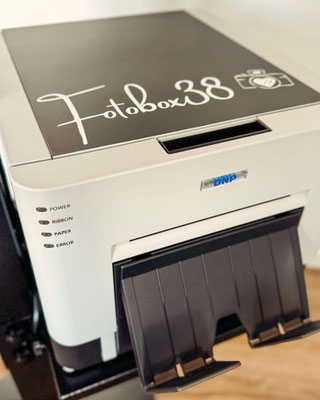 DNP Sofortdrucker der Fotobox38 – hochwertige Fotoausdrucke direkt auf deiner Feier