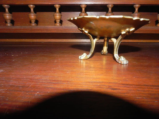 Coupelle sur  trois pieds griffes en bronze et émail cloisonné, époque Napoléon III.