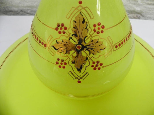 Flacon et plateau en opaline de cristal jaune à décor Desvignes