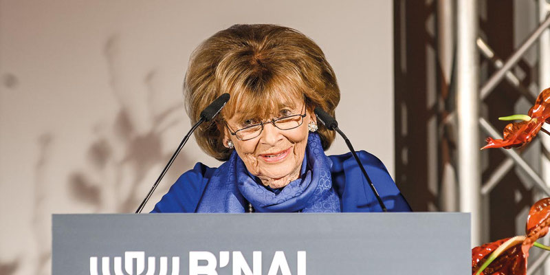 Laudatorin Charlotte Knobloch würdigte den Polizeipräsidenten auch wegen seiner in Auftrag gegebenen wissenschaftlichen Untersuchung über die Verstrickung der örtlichen Polizei im dritten Reich mit dem NS-Regime.