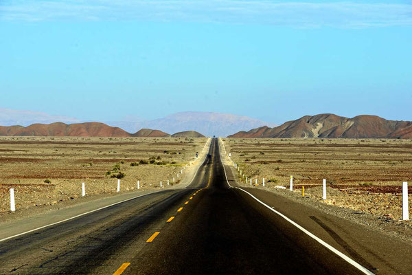 Die Panamericana auf dem Weg nach Nazca.