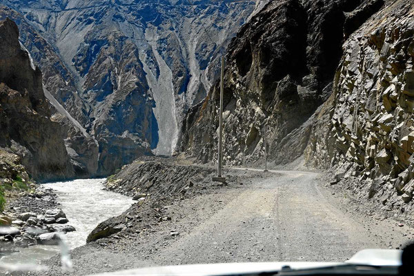 Fahrt entlang des Rio Santo.