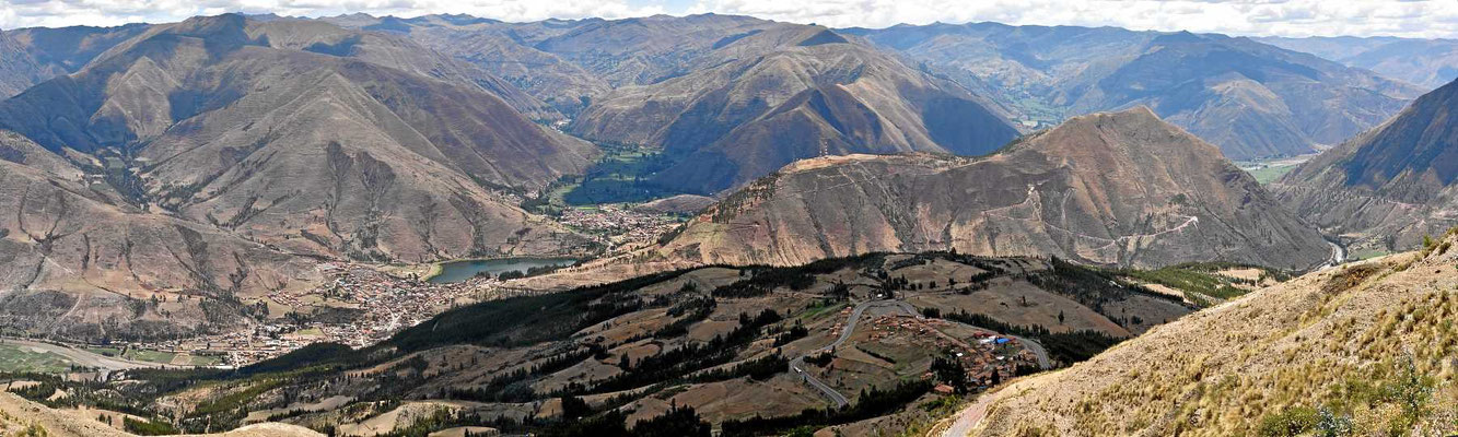 Weite Altiplano-Landschaft auf dem Weg nach Cusco.
