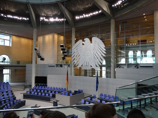 Blick im Reichstag auf den Bundesadler