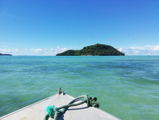 Sur une barque en route pour Namua Island