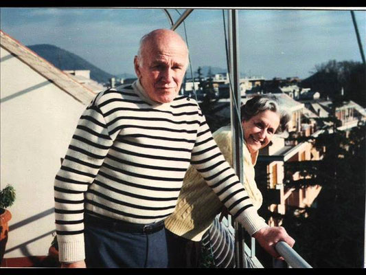 Richter with his friend Lidia Baldecchi Arcuri on the terrace of her Genoese home (1992)