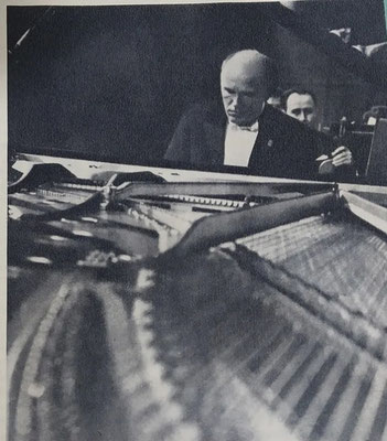 Киев, Украинская филармония имени Николая Витальевича Лысенко. Колонный зал. 2 апреля 1964 года. Дирижер Стефан Турчак.