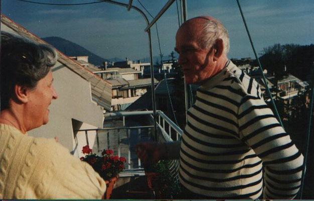 Richter with his friend Lidia Baldecchi Arcuri on the terrace of her Genoese home (1992)