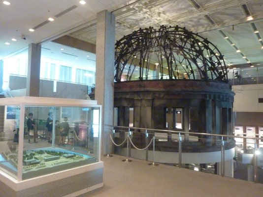 Vredesmuseum, met replica van de A-bomb koepel