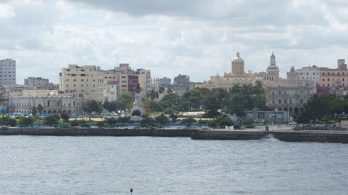 Uitzicht over Habana viejo vanaf het fort