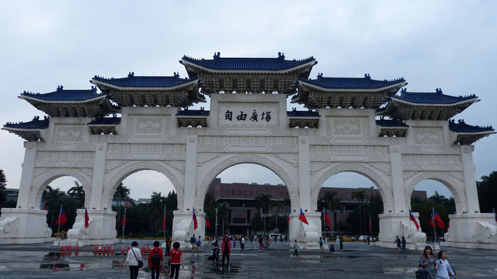 Freedom Square memorial arch