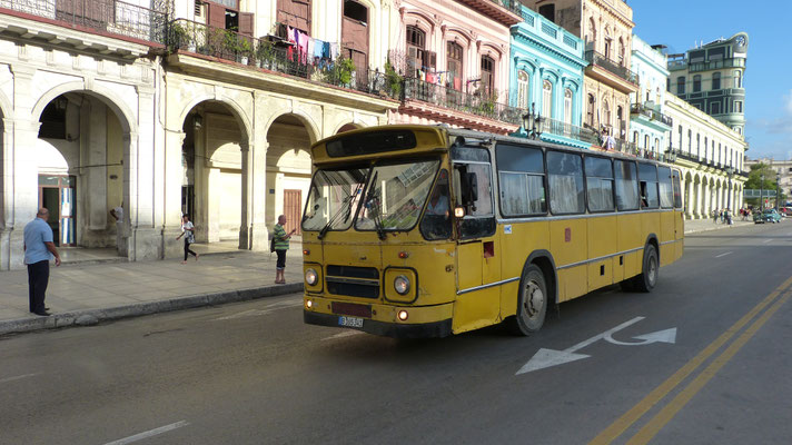 oude Nederlandse bussen rijden in Cuba nog hun rondjes