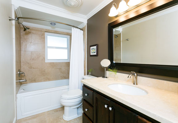 Bathroom with Shower/Tub Combination