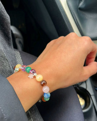 Selbstverständlich und edel werden unsere Armbänder als modische Accessoires getragen. Kaufen könnt ihr sie im Lübecker Kristallkontor