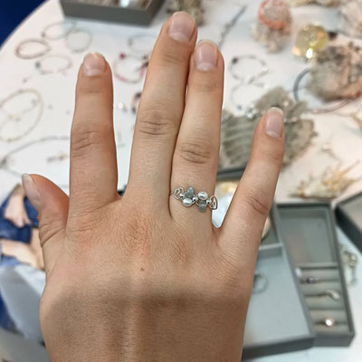 Ringe, Armbänder, Ketten. Schmuck ist das, was du schön findest. Wir im Kristallkontor sind für dich da.