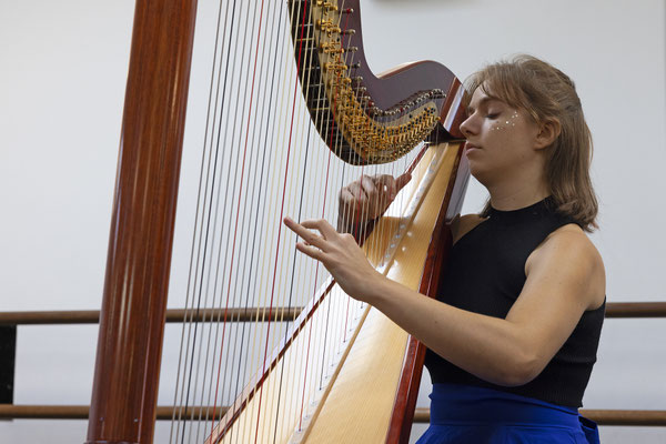 Tessa Zufferey, harp