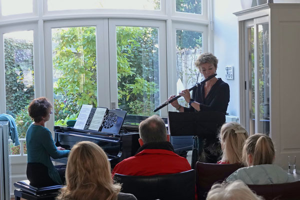 Mirjam Teepe (dwarsfluit) en Heleen Nijenhuis (piano)