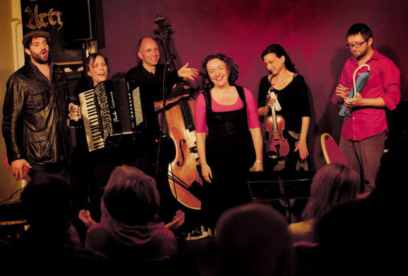 Alpen Klezmer, München mit Dan Kahn, Alex Haas, Franke Lampe, Deborah Strauss, Ilya Shneyveys | Foto Werner Bauer