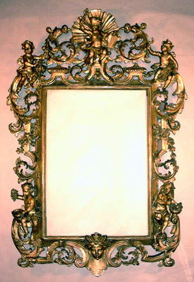 Adjugé 14 210 € - MIROIR en bois doré à sujet des Quatres Saisons, XVIIIe