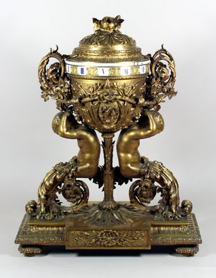Adjugé 16 930 € - PENDULE en bronze doré, style Louis XVI du XIXe, H : 67 cm