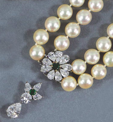 Adjugé 29 430 € - KREISS Joaillier, PENDENTIF or et diamant 2,31 cts, émeraudes, et COLLIER de perles