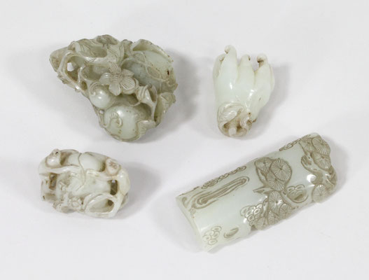 Adjugé 36 915 € - Collection de néphrites céladon, Chine XIXe et XXe (dont repose pinceaux, 21 230 €)