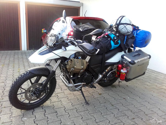 BMW G 650 GS vollbepackt