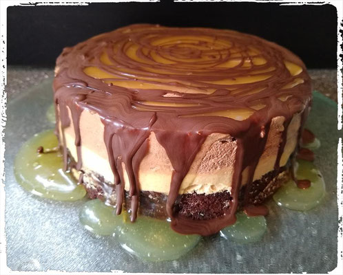 Brownie-Peanutbuttermousse-Chocolatemousse-Cake