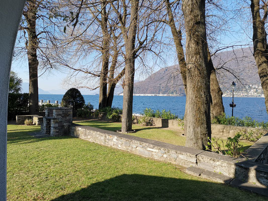 Aussicht von der Pergola auf See Richtung Cannero - Ferienhaus Villetta Concetta in Maccagno am Lago Maggiore