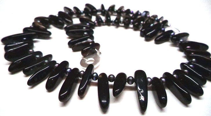 schwarzer Onyx und schwarze Perlen