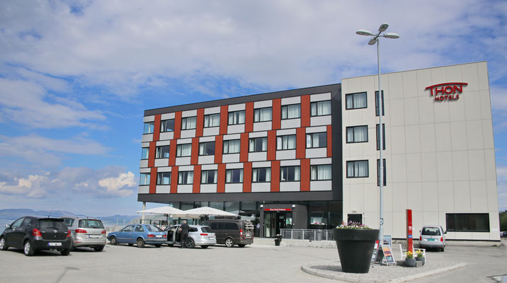 Das Thon Hotel Kirkenes ist direkt an der Wasserfront gelegen - nur die Superior-Zimmer haben Seeblick 