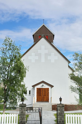Rückwärtige Ansicht der Kirche in Kirkenes (Kirkenes kirke)