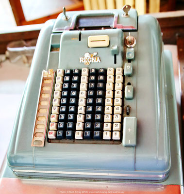 Very wuthentic: The old cash register in the entrance area