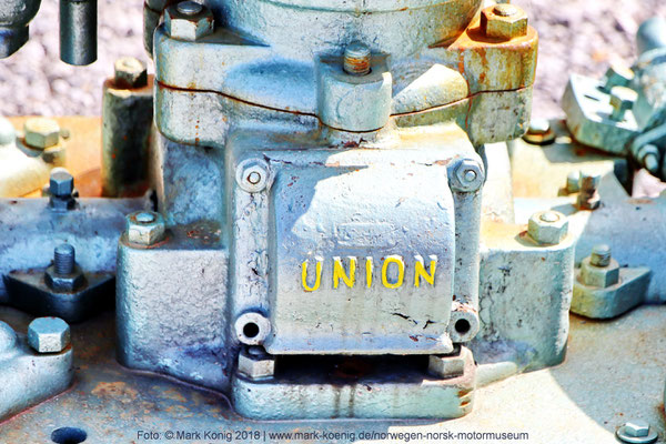 "Union" logo on an old machine in front of the entrance