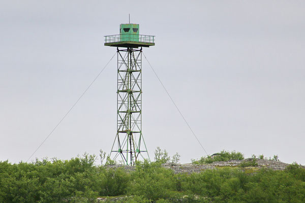 Russischer Beobachtungsturm an der grünen Grenze gegenüber von Grense Jakobselv