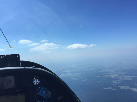 Anflug auf die einzigen Wolken bei Klingenthal!