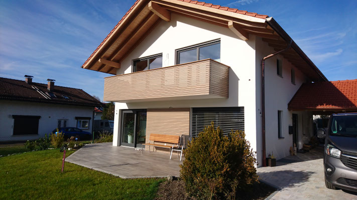 Balkon Und Carport Mit Schiebetur In Sibirischer Larche Schreinerei Benjamin Hopfmann Interiors Design Manufacture In Penzberg Bad Tolz Tegernsee Munchen Und Umgebung