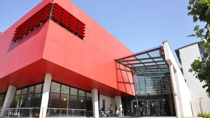 HM Eingang zum Gebäude der Lothstraße 64