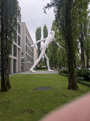 "Walking Man"/Jonathan Borofsky, Leopoldstr