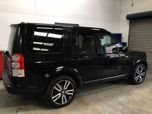 Land Rover Discovery SDV6 Customisation | Precision Paint | Wellington