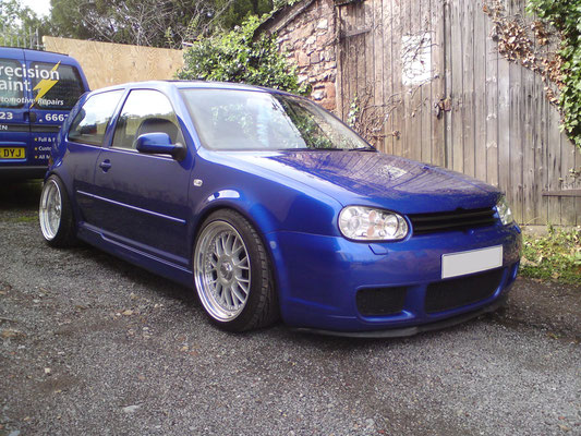 VW Golf R32 | De-badged and roof painted black | Precision Paint