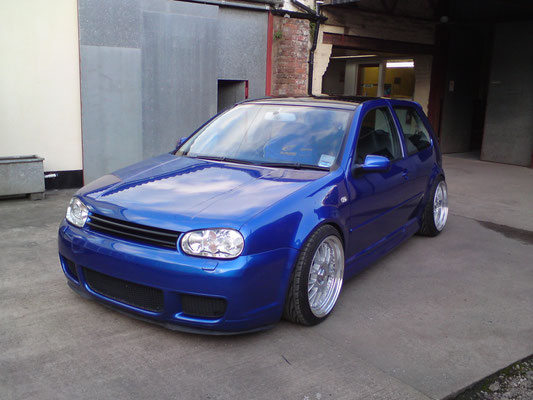 VW Golf R32 | De-badged and roof painted black | Precision Paint