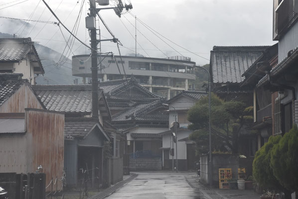 ３９１７　佐賀地区の住宅地と津波避難タワー