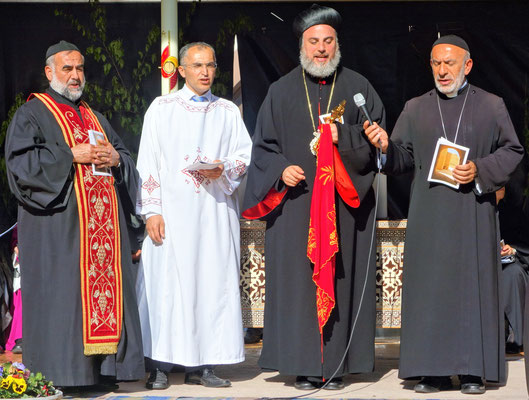 Gesang aus der Syrisch-Orthodoxen Kirche mit Erzbischof Mor Philoxenus M. Nayis (Syrisch-Orthodoxes Kirche). Foto: Jennifer Peppler