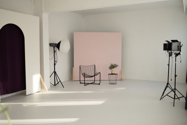 Studio 2 Blick in Raum mit wand 