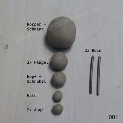 Der Anfang sind zwei Kanthaldrahtstückeund fünf unterschiedlich große Tonkugeln, von denen zwei halbiert werden für Augen und Flügel. Flügel vorformen, Augenkügelchen drehen.
