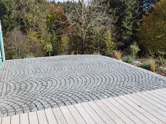 Terrassenbau, Pflasterarbeiten, Natursteinverlegung, Hofbefestigung, Natursteinmauern