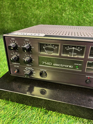 SABA HiFi Studio 7140 Receiver Skalenanzeige und Bedienelemente